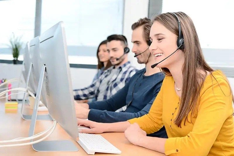 woman telephone operator